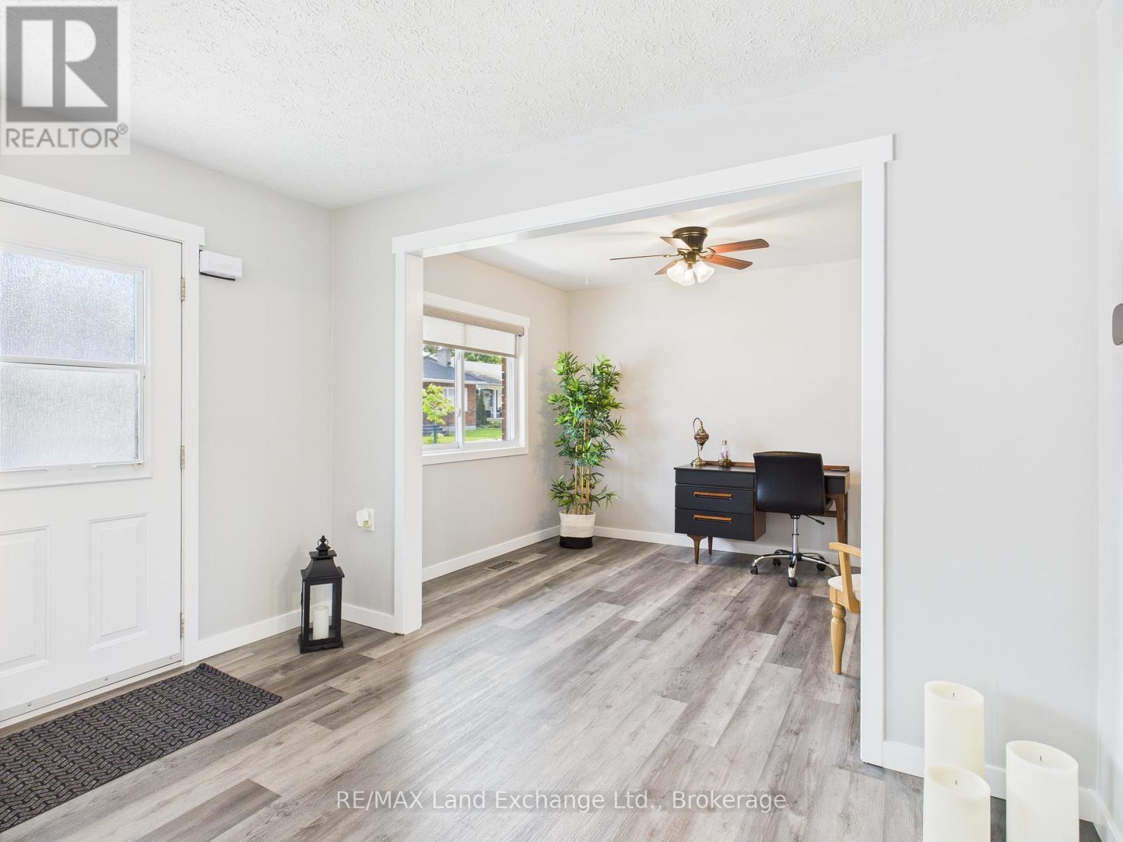262 Gordon Street, Kincardine, Ontario  N2Z 2H5 - Photo 6 - X12194280