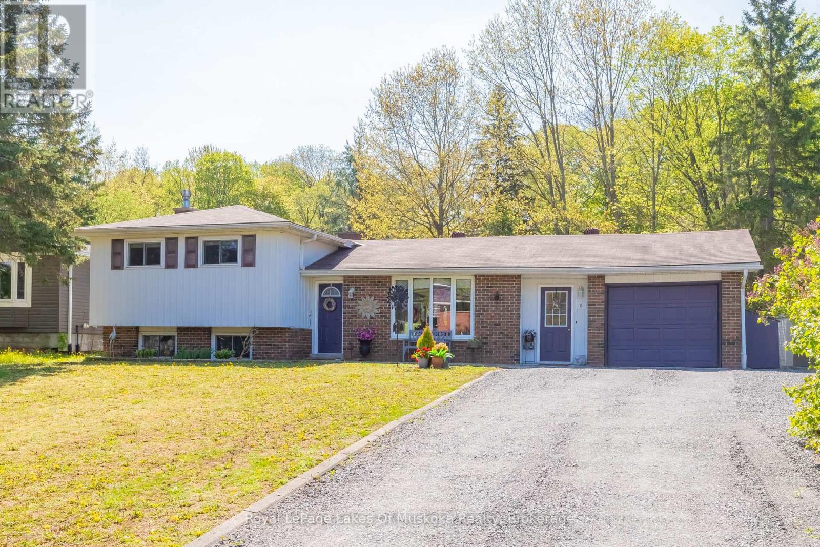 11 MEADOW PARK DRIVE, Huntsville, Ontario