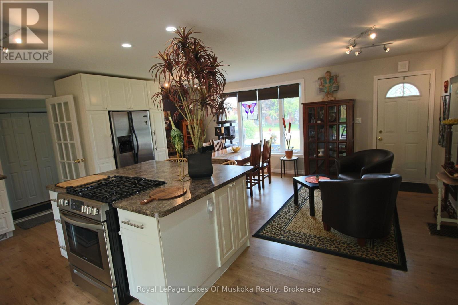 11 Meadow Park Drive, Huntsville, Ontario  P1H 1G2 - Photo 11 - X12194308