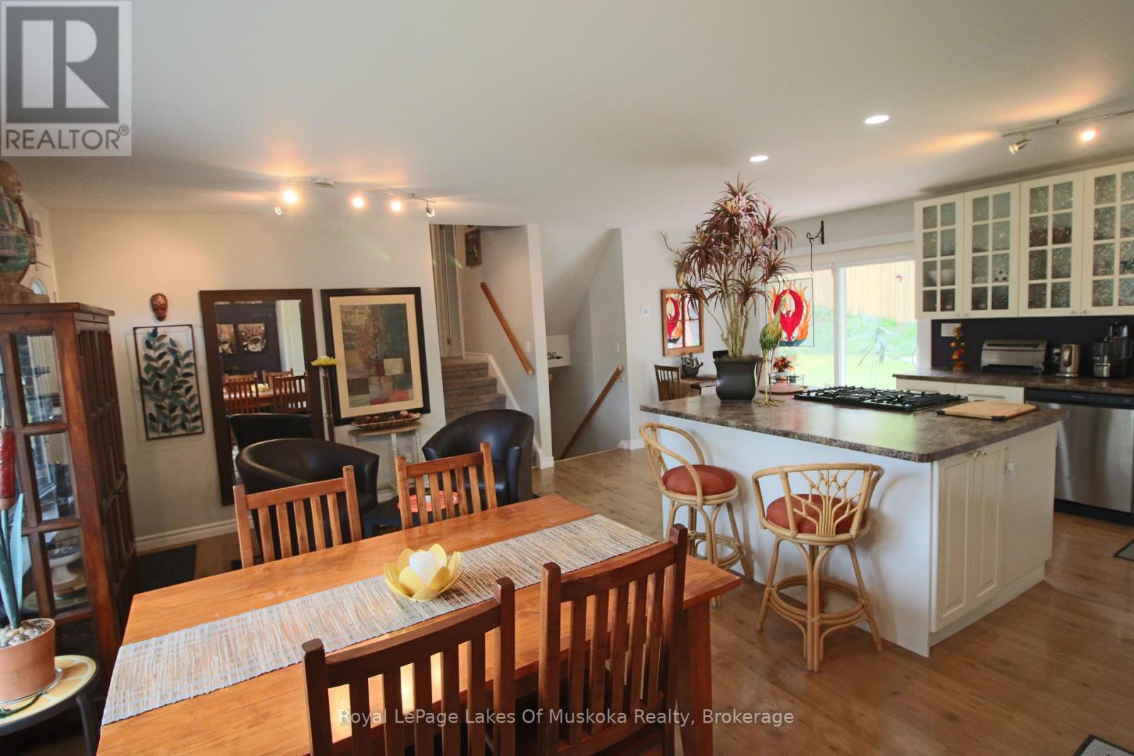 11 Meadow Park Drive, Huntsville, Ontario  P1H 1G2 - Photo 2 - X12194308