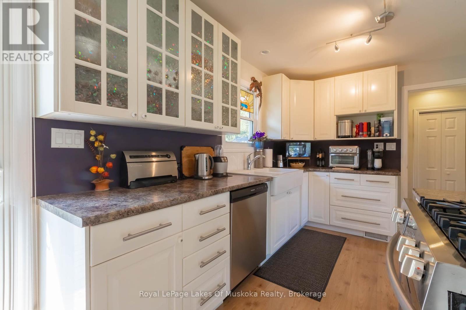11 Meadow Park Drive, Huntsville, Ontario  P1H 1G2 - Photo 3 - X12194308