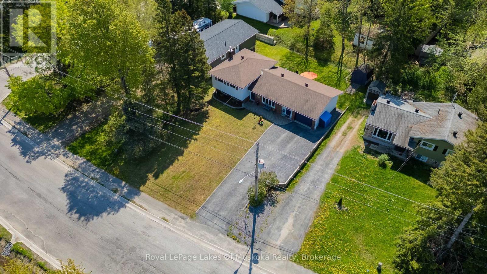 11 Meadow Park Drive, Huntsville, Ontario  P1H 1G2 - Photo 45 - X12194308
