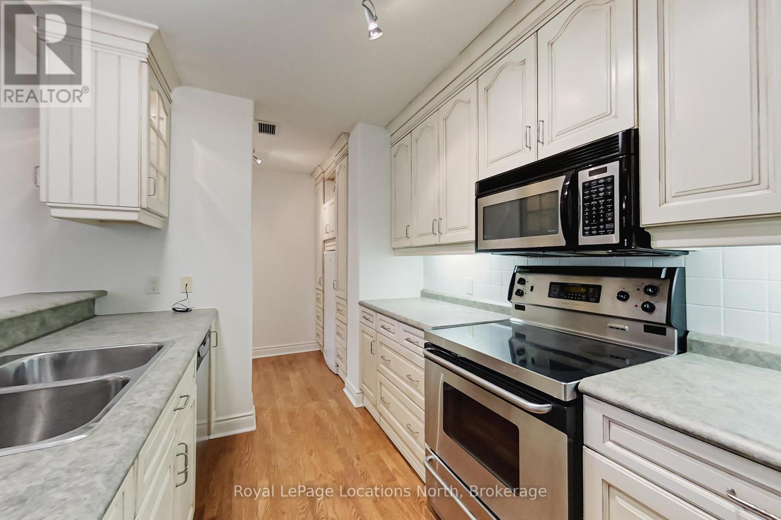 104 - 10 Bay Street E, Blue Mountains, Ontario  N0H 2P0 - Photo 12 - X12194390