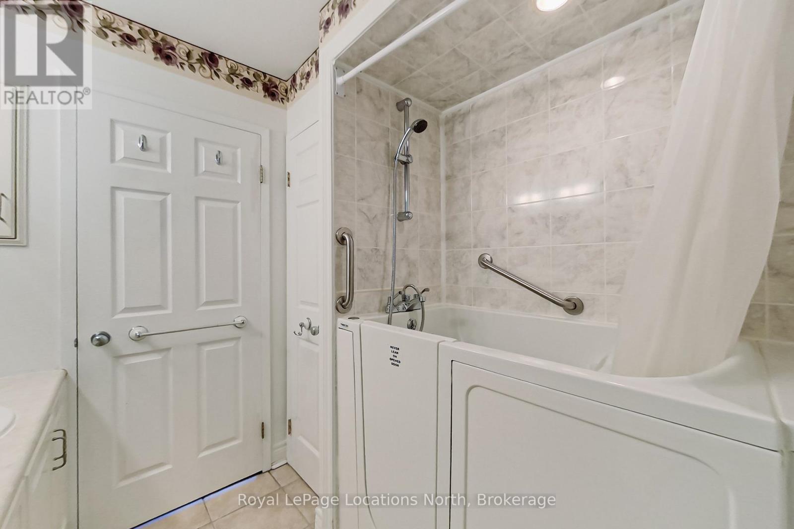 104 - 10 Bay Street E, Blue Mountains, Ontario  N0H 2P0 - Photo 21 - X12194390