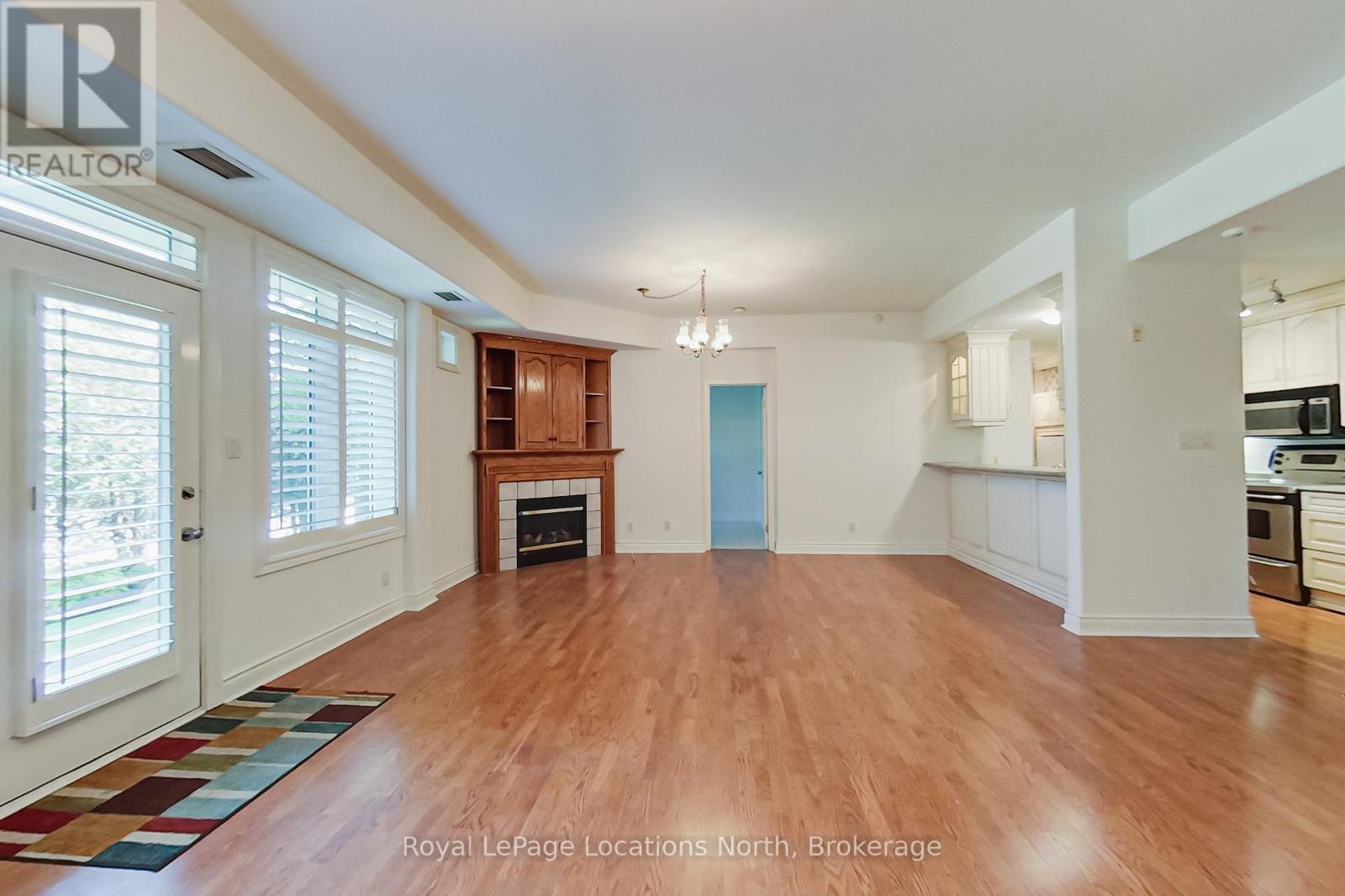 104 - 10 Bay Street E, Blue Mountains, Ontario  N0H 2P0 - Photo 5 - X12194390