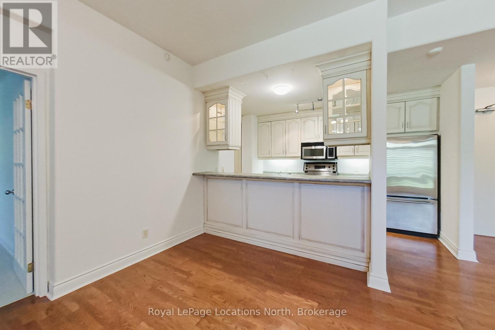 104 - 10 Bay Street E, Blue Mountains, Ontario  N0H 2P0 - Photo 8 - X12194390