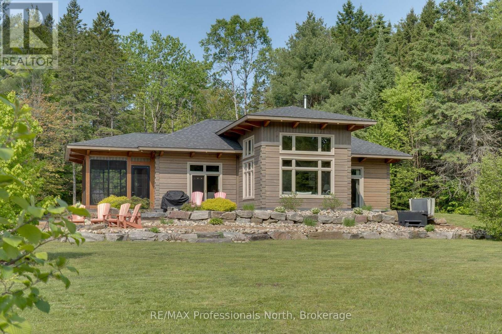 203 Bonnell Road, Bracebridge, Ontario  P1L 0M1 - Photo 1 - X12194484