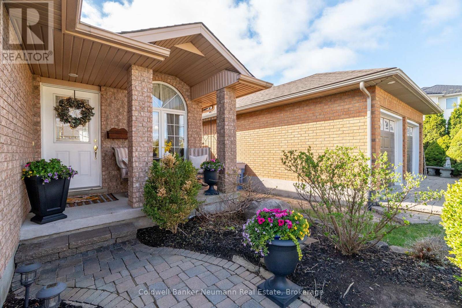 38 Carroll Crescent, Guelph, Ontario  N1G 5B5 - Photo 4 - X12195044