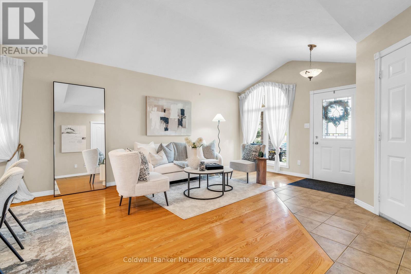 38 Carroll Crescent, Guelph, Ontario  N1G 5B5 - Photo 5 - X12195044