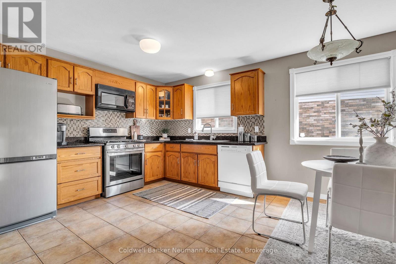 38 Carroll Crescent, Guelph, Ontario  N1G 5B5 - Photo 6 - X12195044