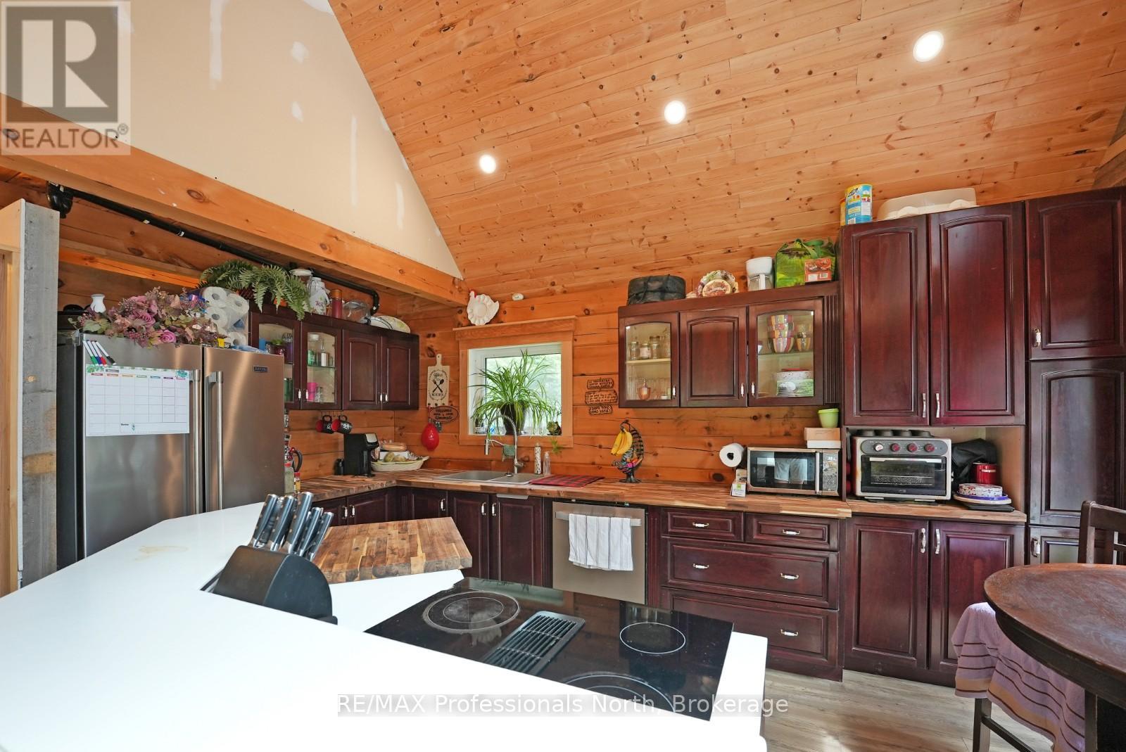 1392 Carroll Road, Dysart Et Al, Ontario  K0M 1S0 - Photo 13 - X12195067