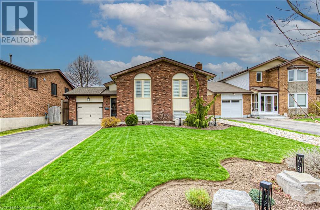 7 Ashley Court, Kitchener, Ontario  N2E 2Z6 - Photo 2 - 40737099