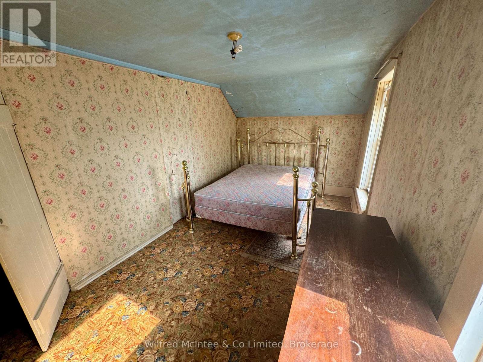 120 Ridout Street, Brockton, Ontario  N0G 2V0 - Photo 10 - X12196076