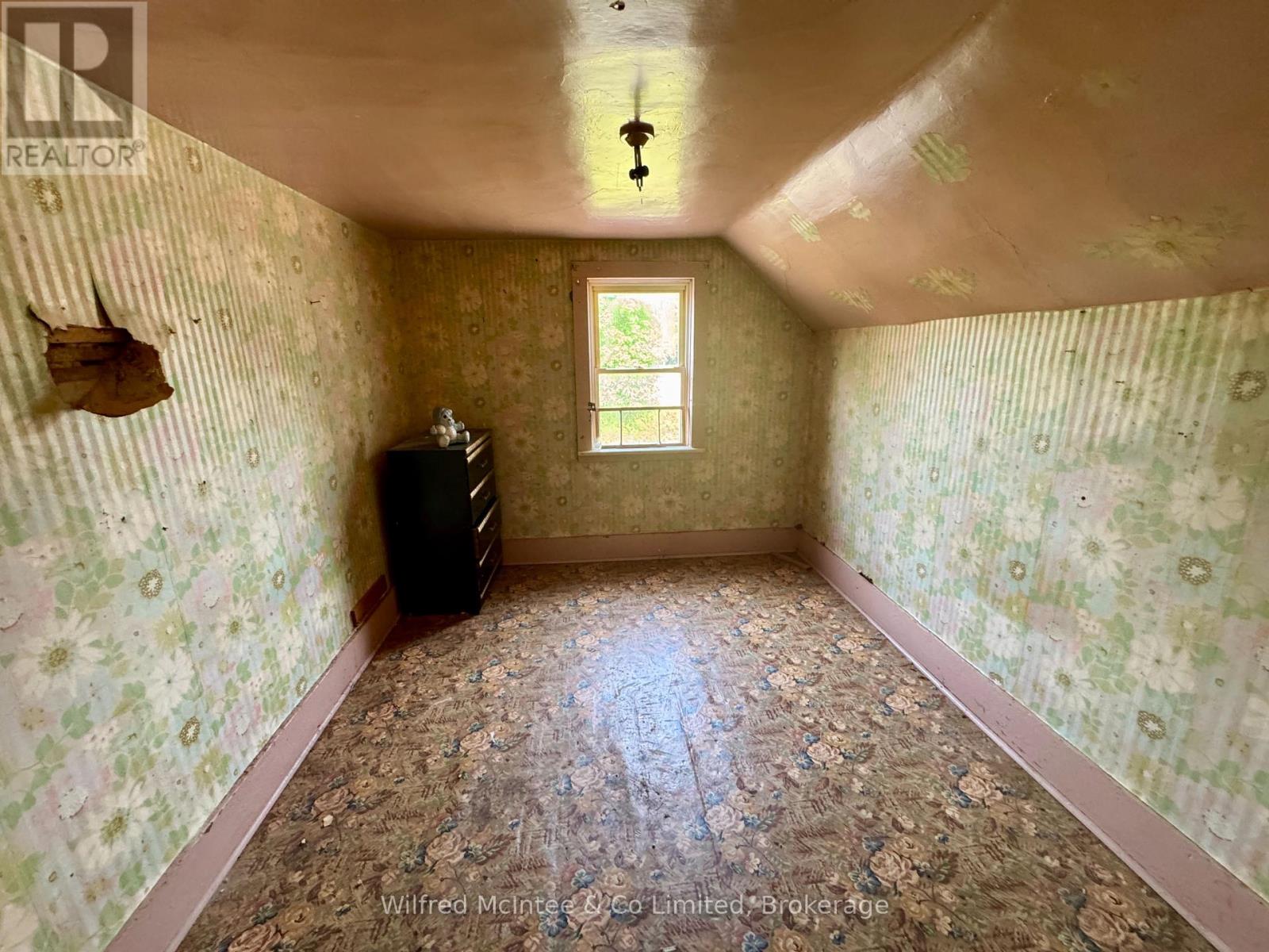 120 Ridout Street, Brockton, Ontario  N0G 2V0 - Photo 11 - X12196076