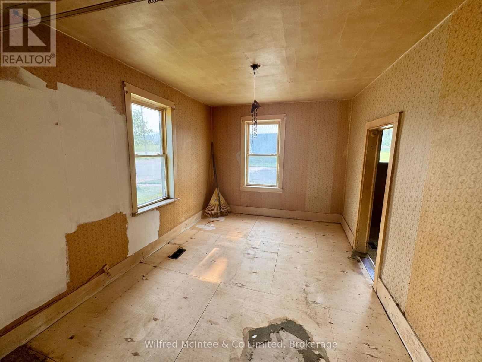 120 Ridout Street, Brockton, Ontario  N0G 2V0 - Photo 7 - X12196076