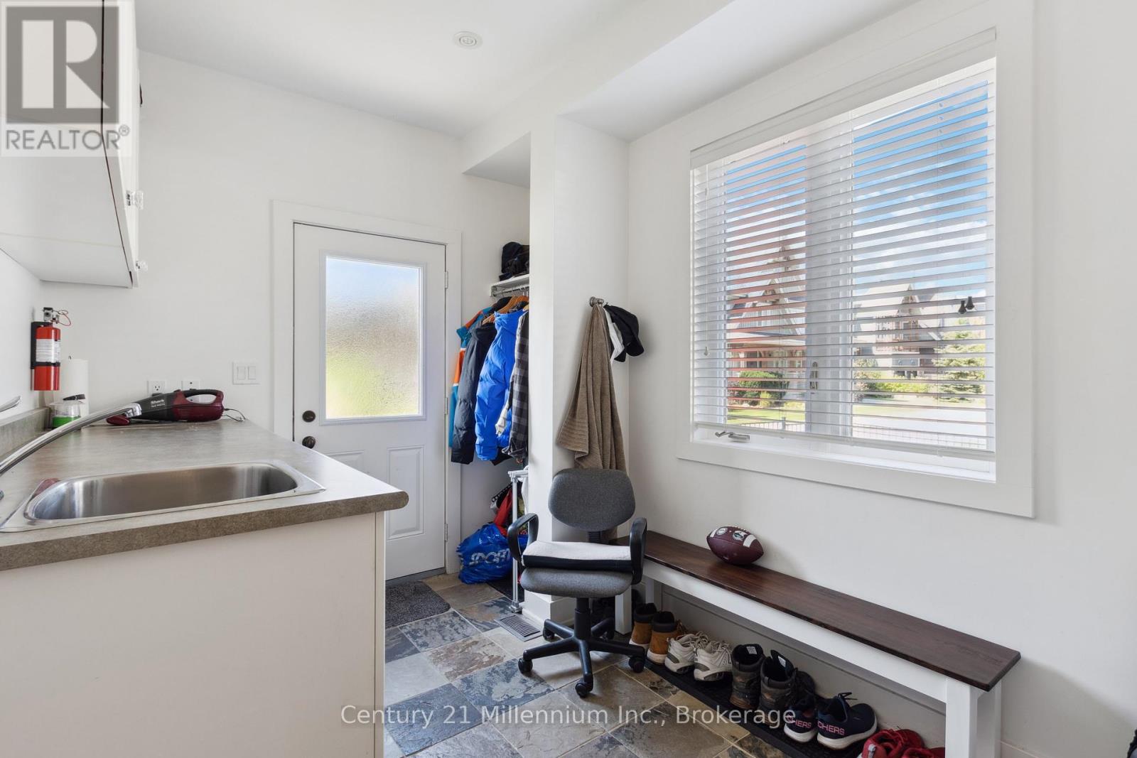 102 Comet Lane, Blue Mountains, Ontario  L9Y 0B8 - Photo 20 - X12196079