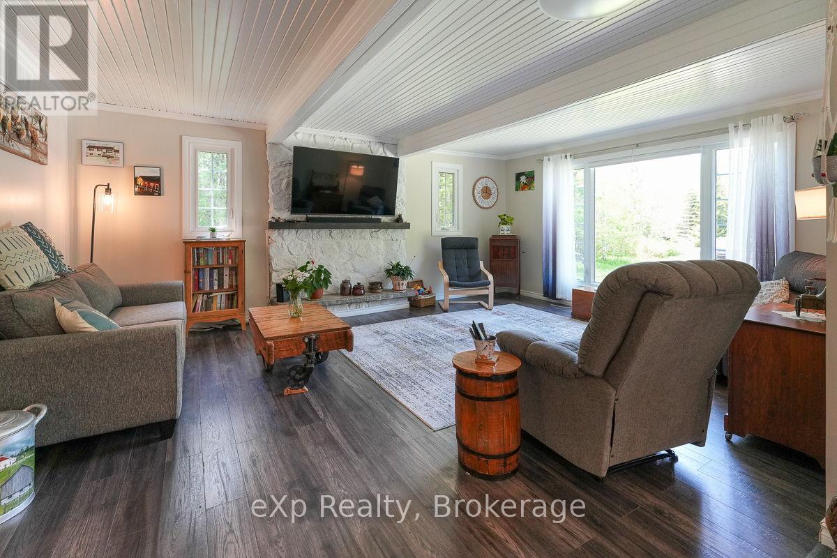 35 Cardinal Avenue, South Bruce Peninsula, Ontario  N0H 2T0 - Photo 14 - X12196138