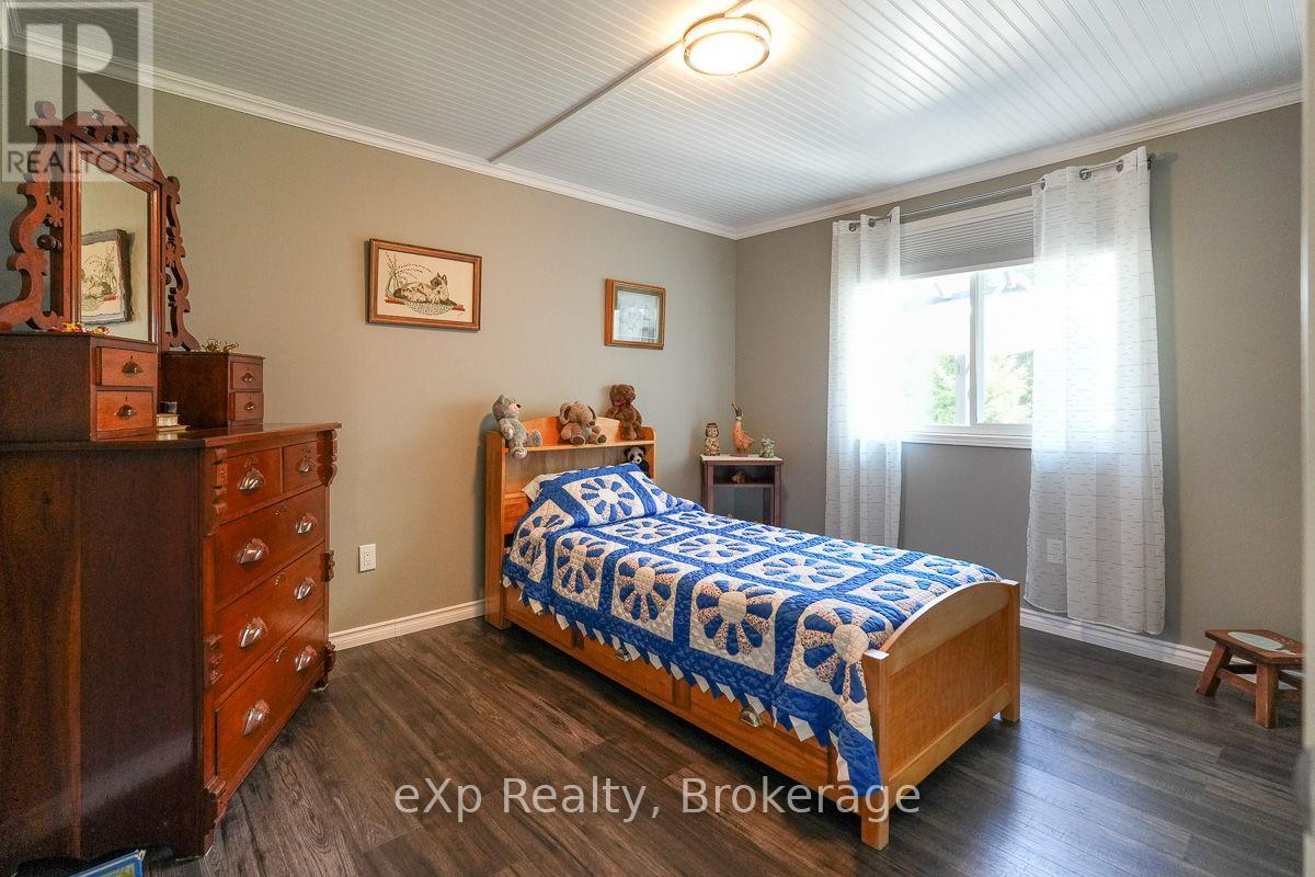 35 Cardinal Avenue, South Bruce Peninsula, Ontario  N0H 2T0 - Photo 20 - X12196138