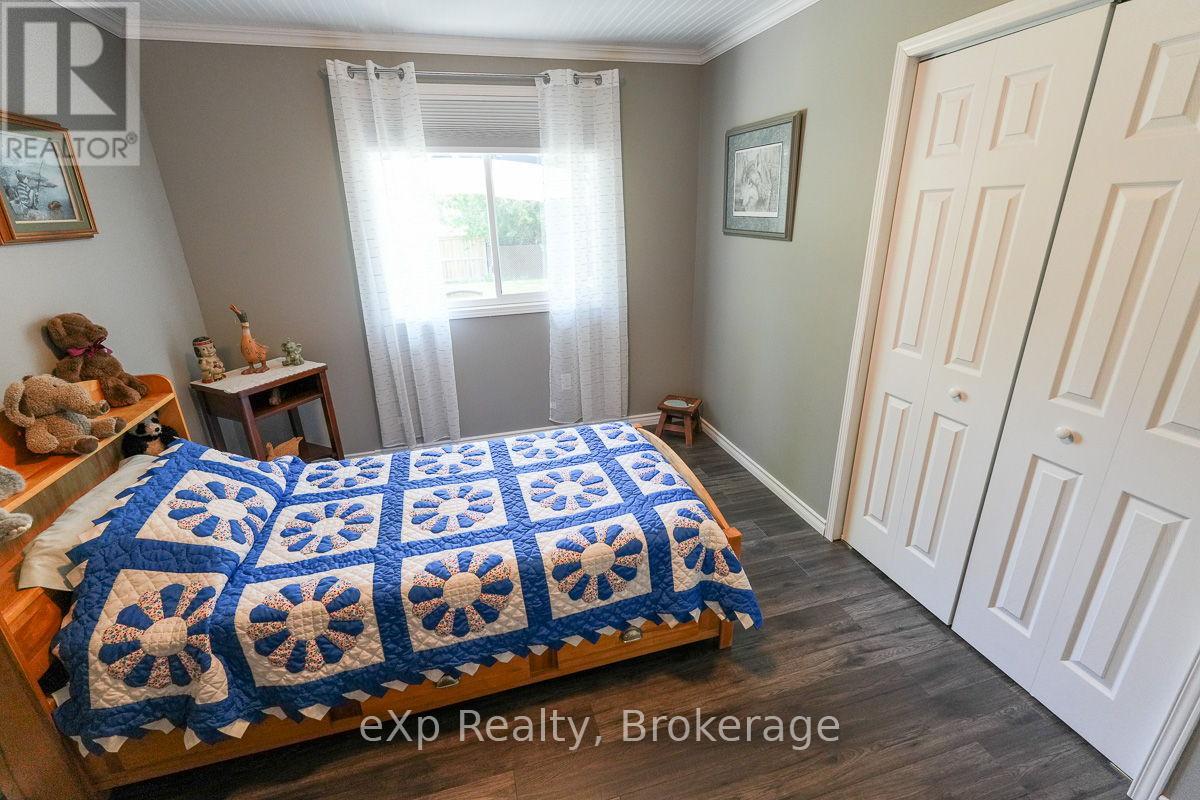 35 Cardinal Avenue, South Bruce Peninsula, Ontario  N0H 2T0 - Photo 21 - X12196138