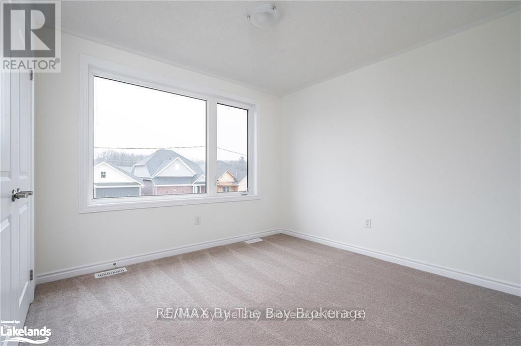 24 Simona Avenue, Wasaga Beach, Ontario  L9Z 0L4 - Photo 11 - S12197247
