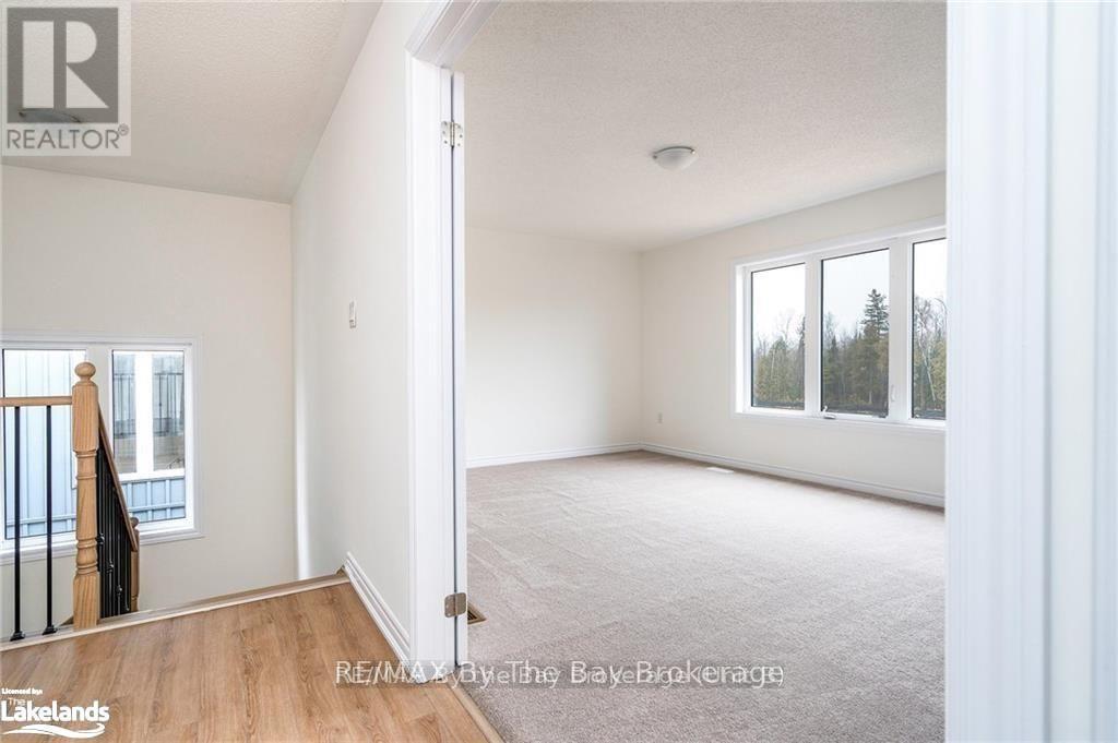 24 Simona Avenue, Wasaga Beach, Ontario  L9Z 0L4 - Photo 7 - S12197247