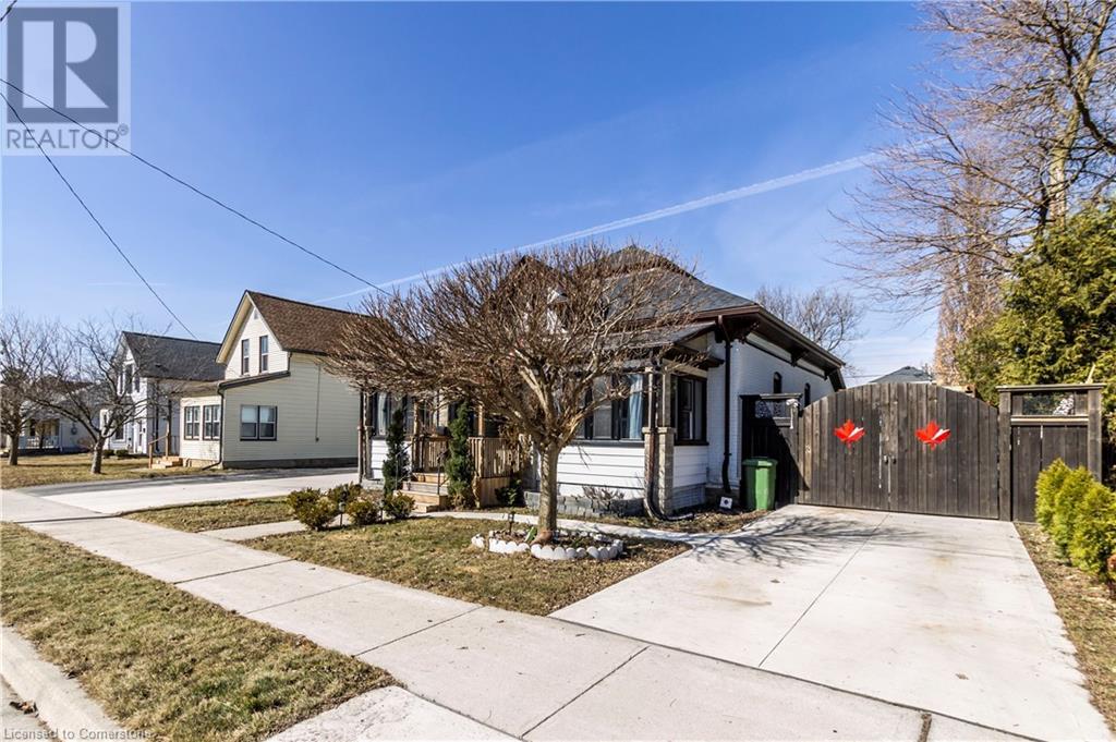 30 Erie Street, St. Thomas, Ontario  N5R 2M5 - Photo 4 - 40737010