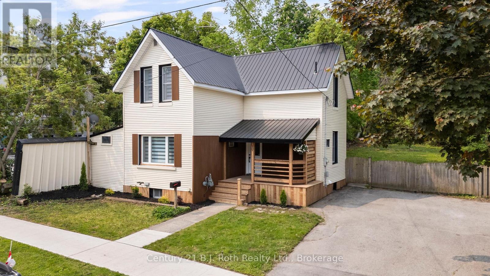 17 DOUGLAS STREET, Orillia, Ontario
