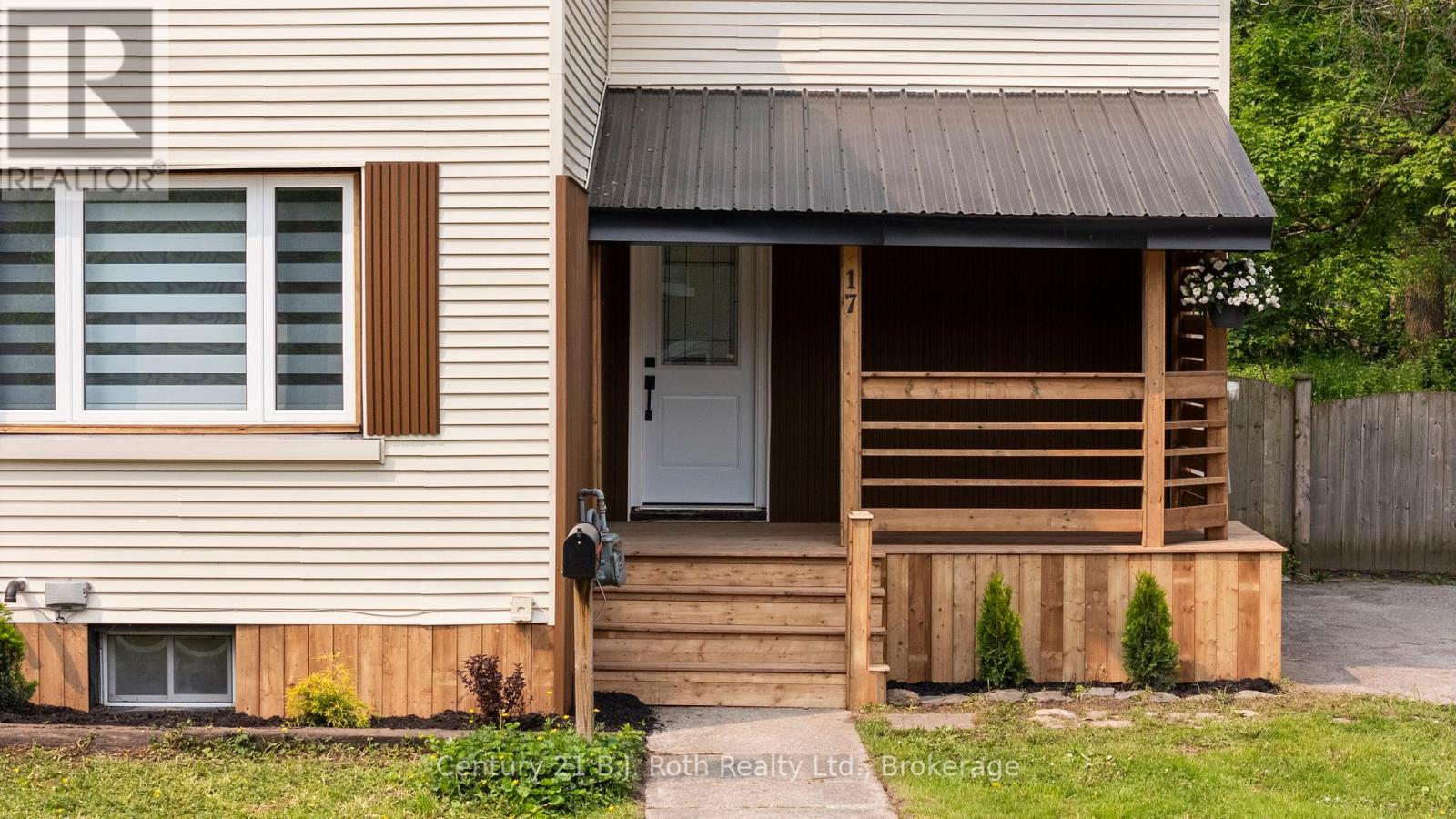 17 Douglas Street, Orillia, Ontario  L3V 5Y3 - Photo 3 - S12197549
