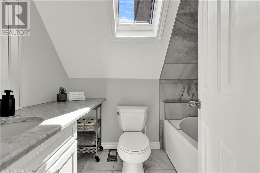 19 Dunbar Road N, Waterloo, Ontario  N2L 2C8 - Photo 17 - 40737461