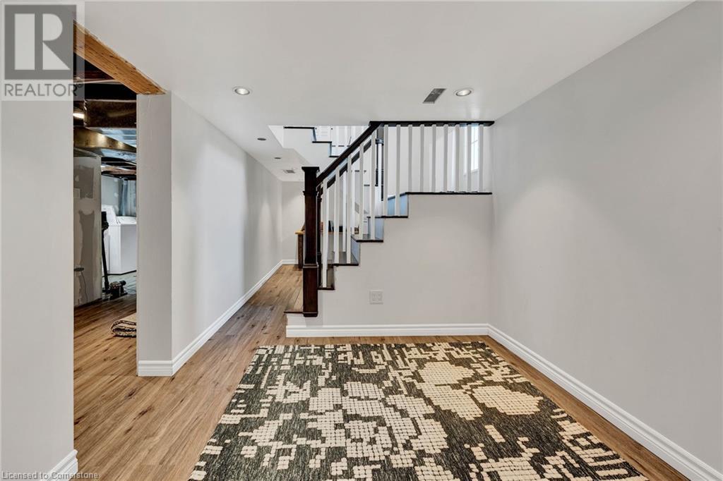 19 Dunbar Road N, Waterloo, Ontario  N2L 2C8 - Photo 21 - 40737461
