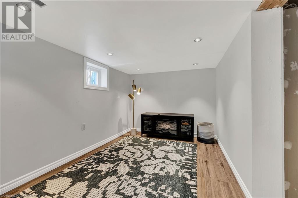 19 Dunbar Road N, Waterloo, Ontario  N2L 2C8 - Photo 22 - 40737461