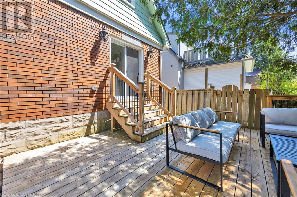 19 Dunbar Road N, Waterloo, Ontario  N2L 2C8 - Photo 27 - 40737461