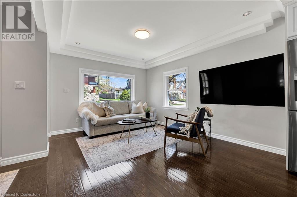 19 Dunbar Road N, Waterloo, Ontario  N2L 2C8 - Photo 6 - 40737461