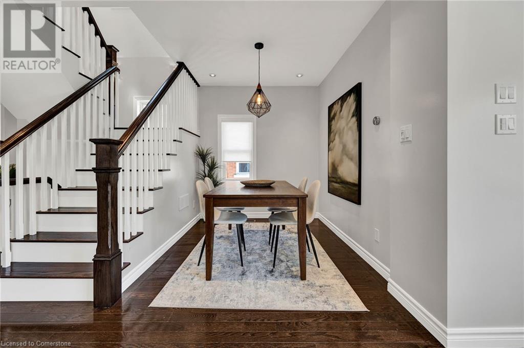 19 Dunbar Road N, Waterloo, Ontario  N2L 2C8 - Photo 9 - 40737461