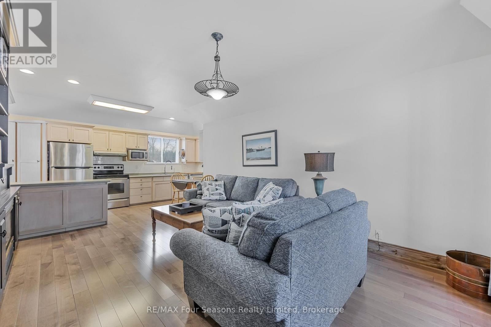 3 Sydenham Trail E, Clearview, Ontario  L0M 1H0 - Photo 14 - S12198023