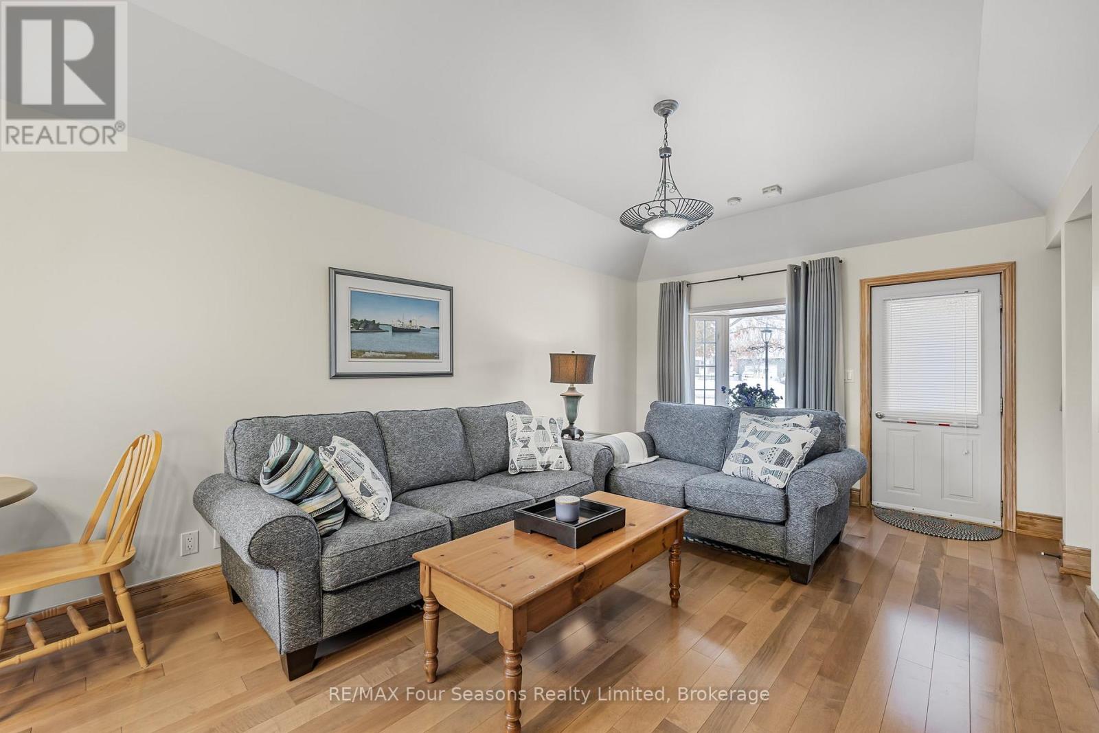 3 Sydenham Trail E, Clearview, Ontario  L0M 1H0 - Photo 17 - S12198023