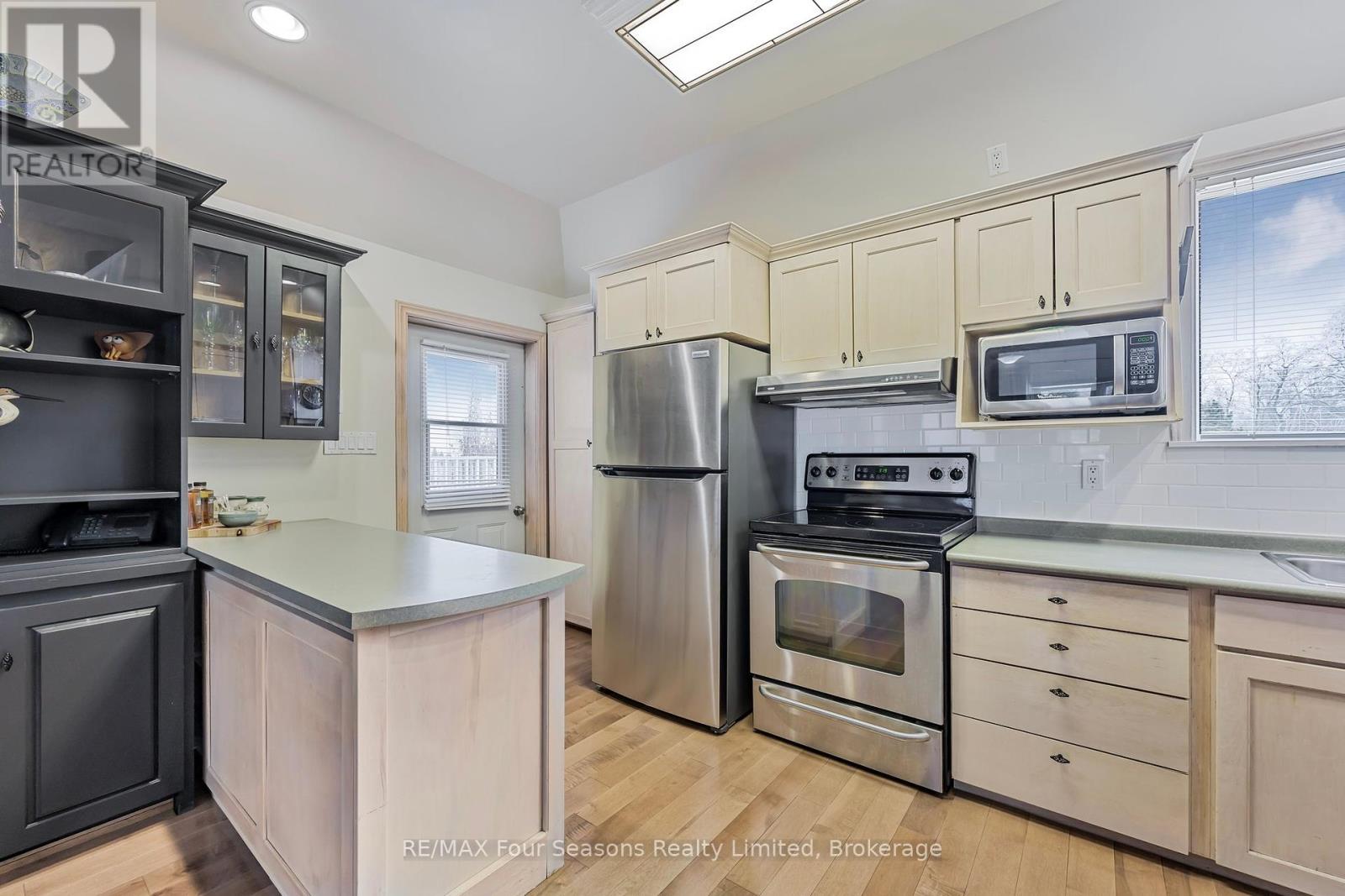 3 Sydenham Trail E, Clearview, Ontario  L0M 1H0 - Photo 19 - S12198023