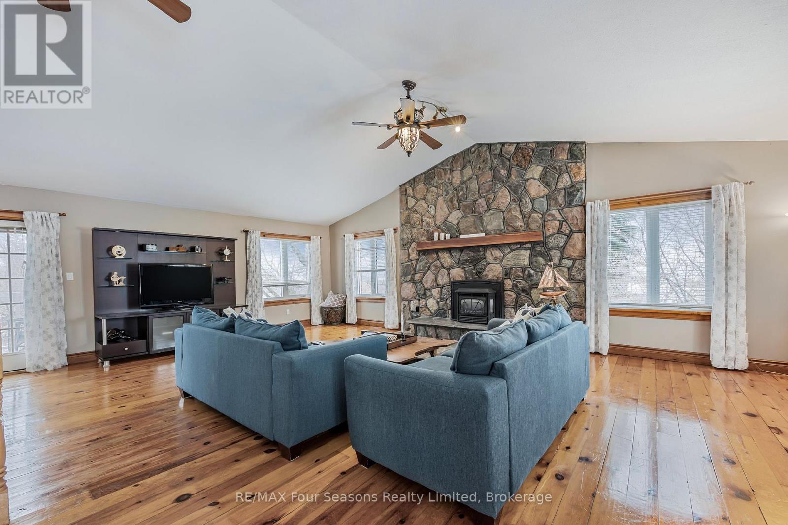 3 Sydenham Trail E, Clearview, Ontario  L0M 1H0 - Photo 33 - S12198023