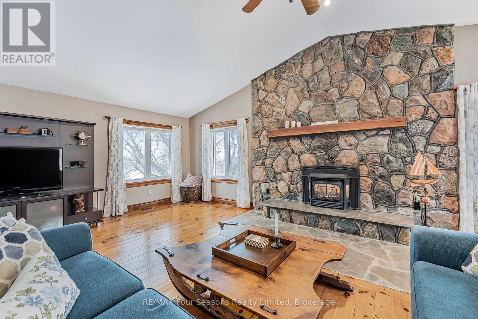 3 Sydenham Trail E, Clearview, Ontario  L0M 1H0 - Photo 35 - S12198023