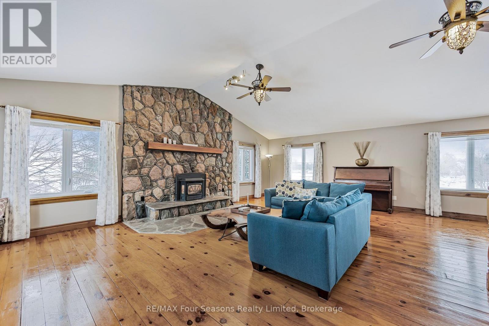 3 Sydenham Trail E, Clearview, Ontario  L0M 1H0 - Photo 38 - S12198023