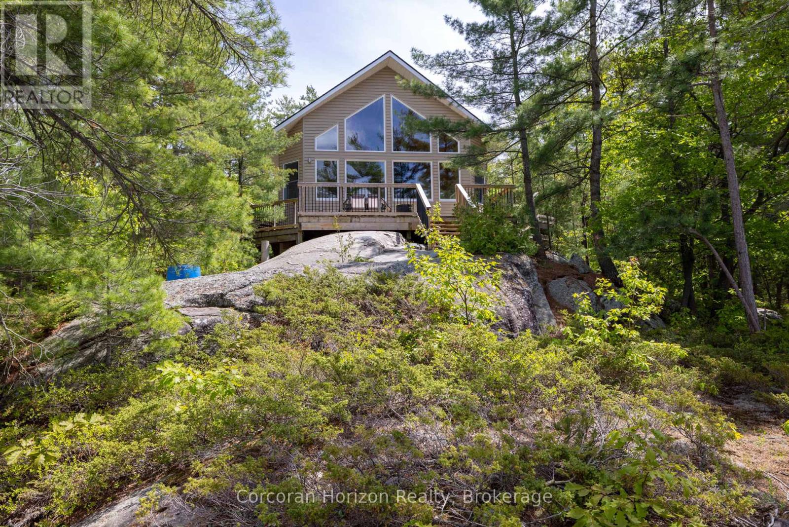 PT ISLAND 45 IN SIX MILE LAKE, Georgian Bay, Ontario