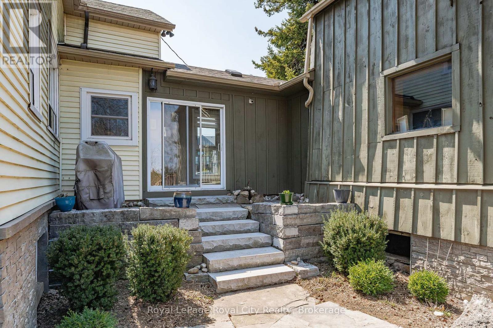 73 Queen Street, Puslinch, Ontario  N0B 2C0 - Photo 21 - X12198206