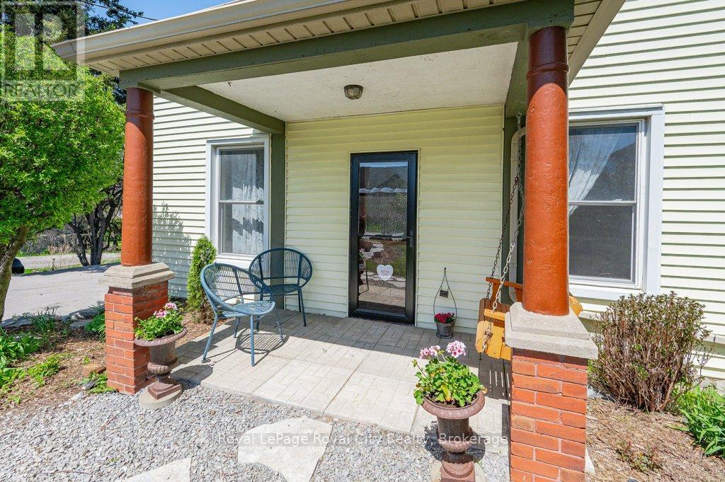 73 Queen Street, Puslinch, Ontario  N0B 2C0 - Photo 3 - X12198206