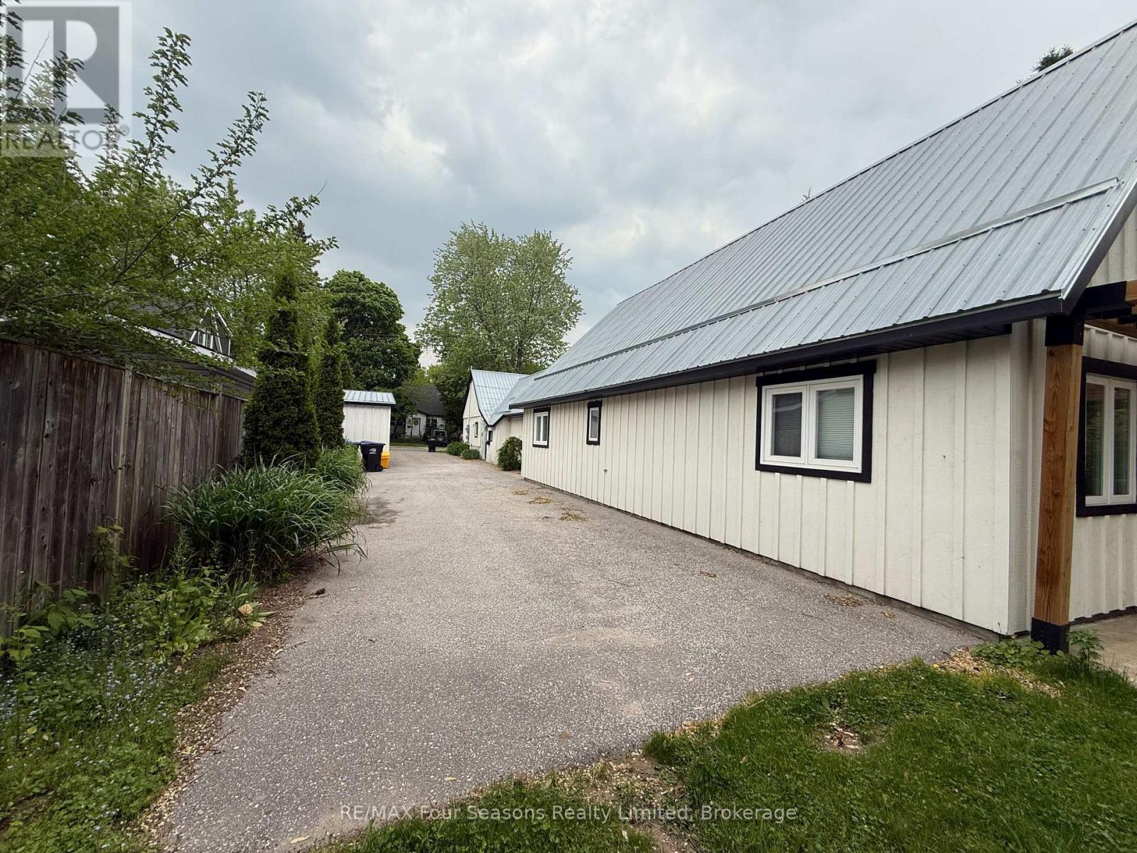 2 - 223 Sixth Street, Collingwood, Ontario  L9Y 1Z2 - Photo 2 - S12198772