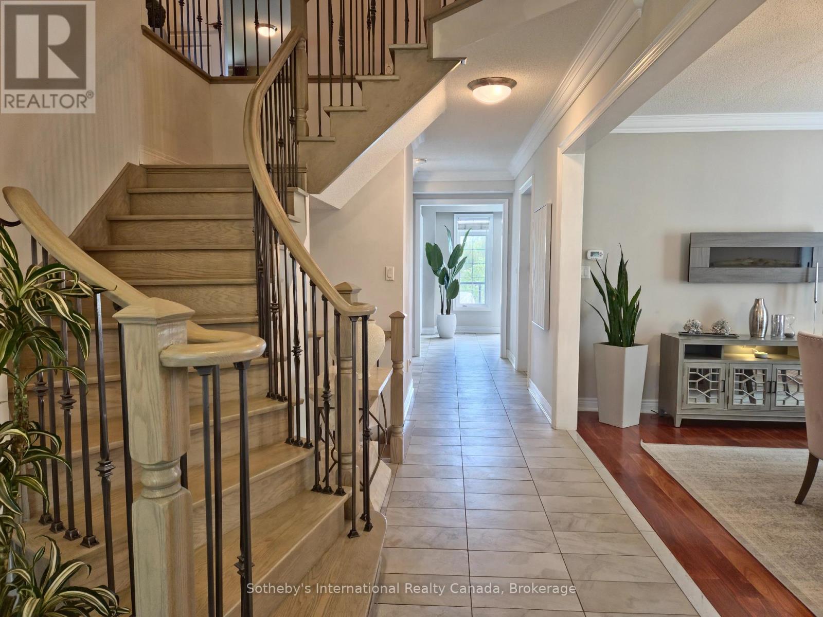 22 Prada Court, Brampton, Ontario  L6P 2K1 - Photo 3 - W12199203