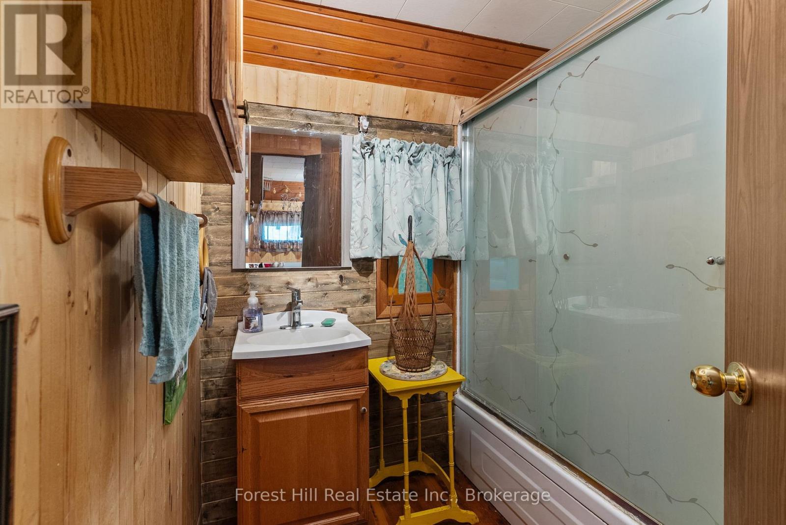 1067 West Black Lake Road, Muskoka Lakes, Ontario  P0C 1M0 - Photo 13 - X12199734
