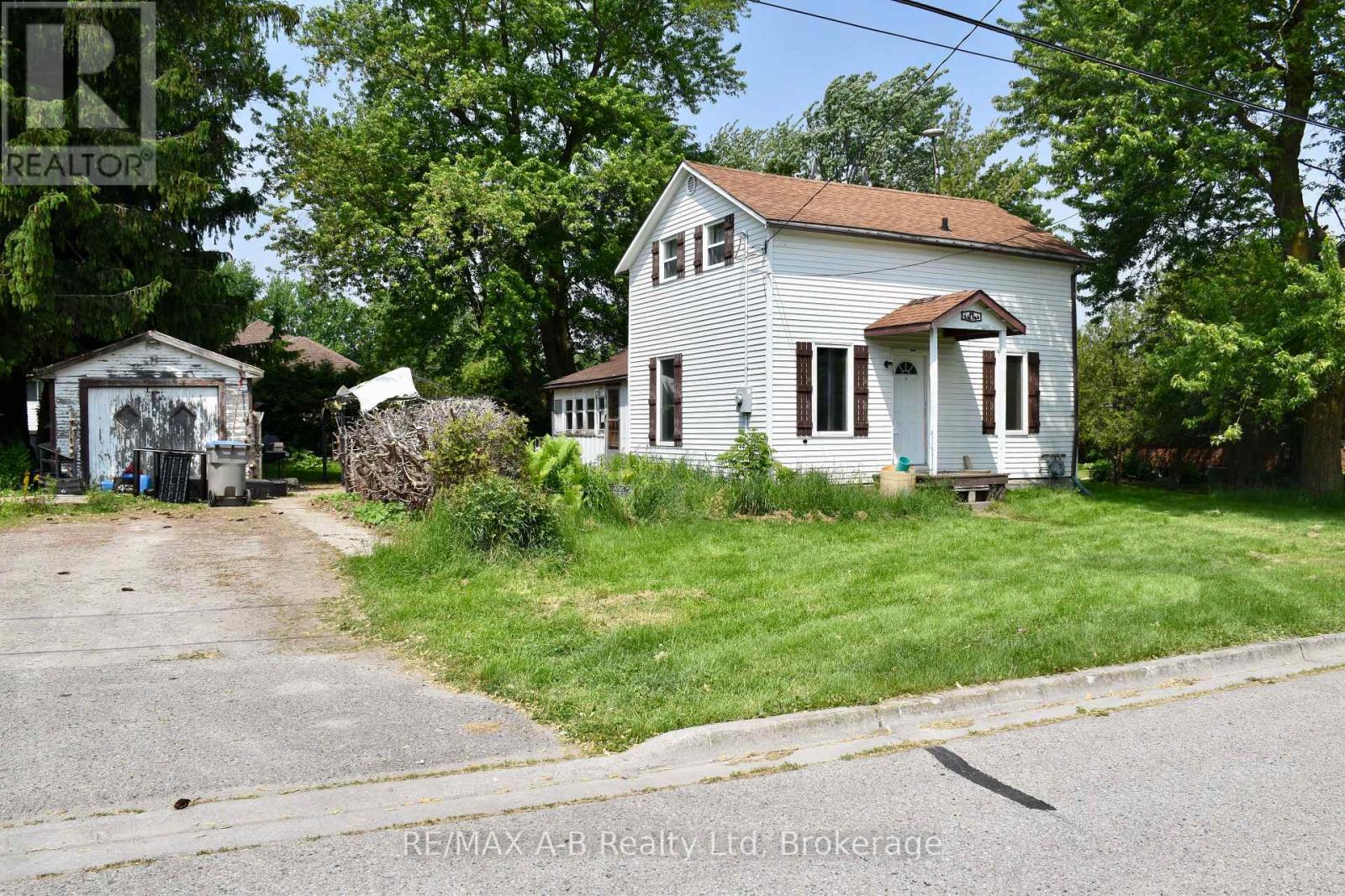 86 Salina Street N, St. Marys, Ontario  N4X 1C8 - Photo 4 - X12199738