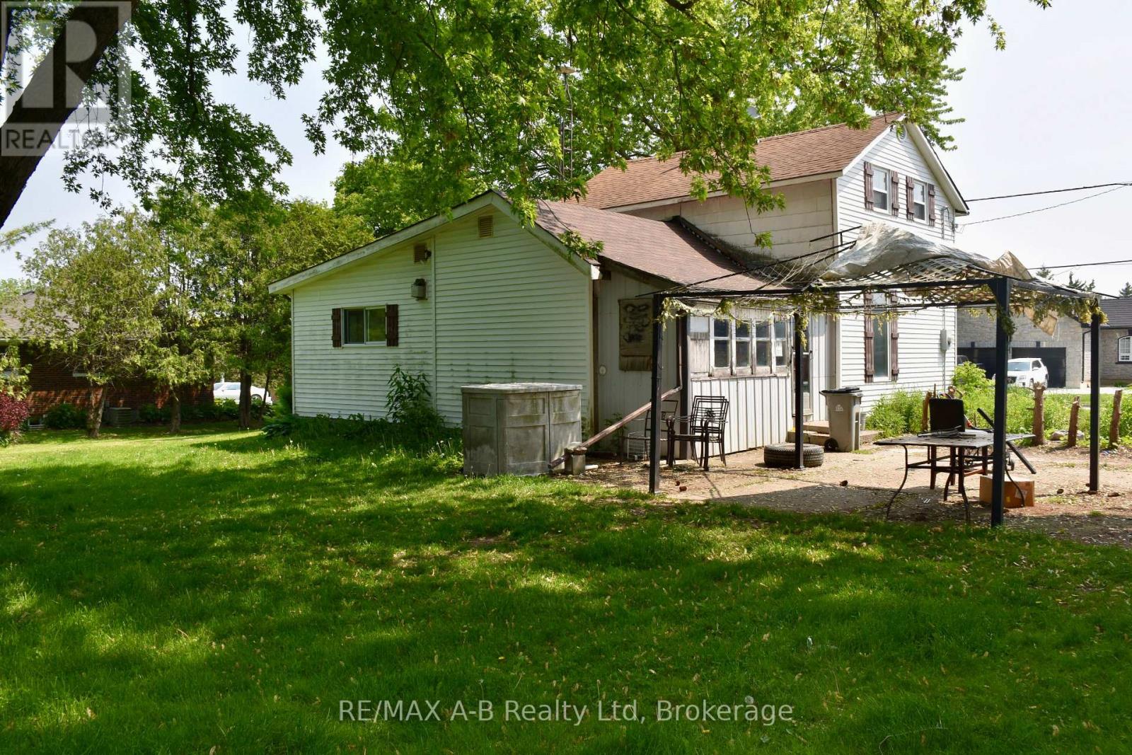 86 Salina Street N, St. Marys, Ontario  N4X 1C8 - Photo 5 - X12199738