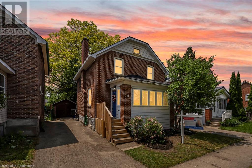 35 MOORE Avenue N, Waterloo, Ontario
