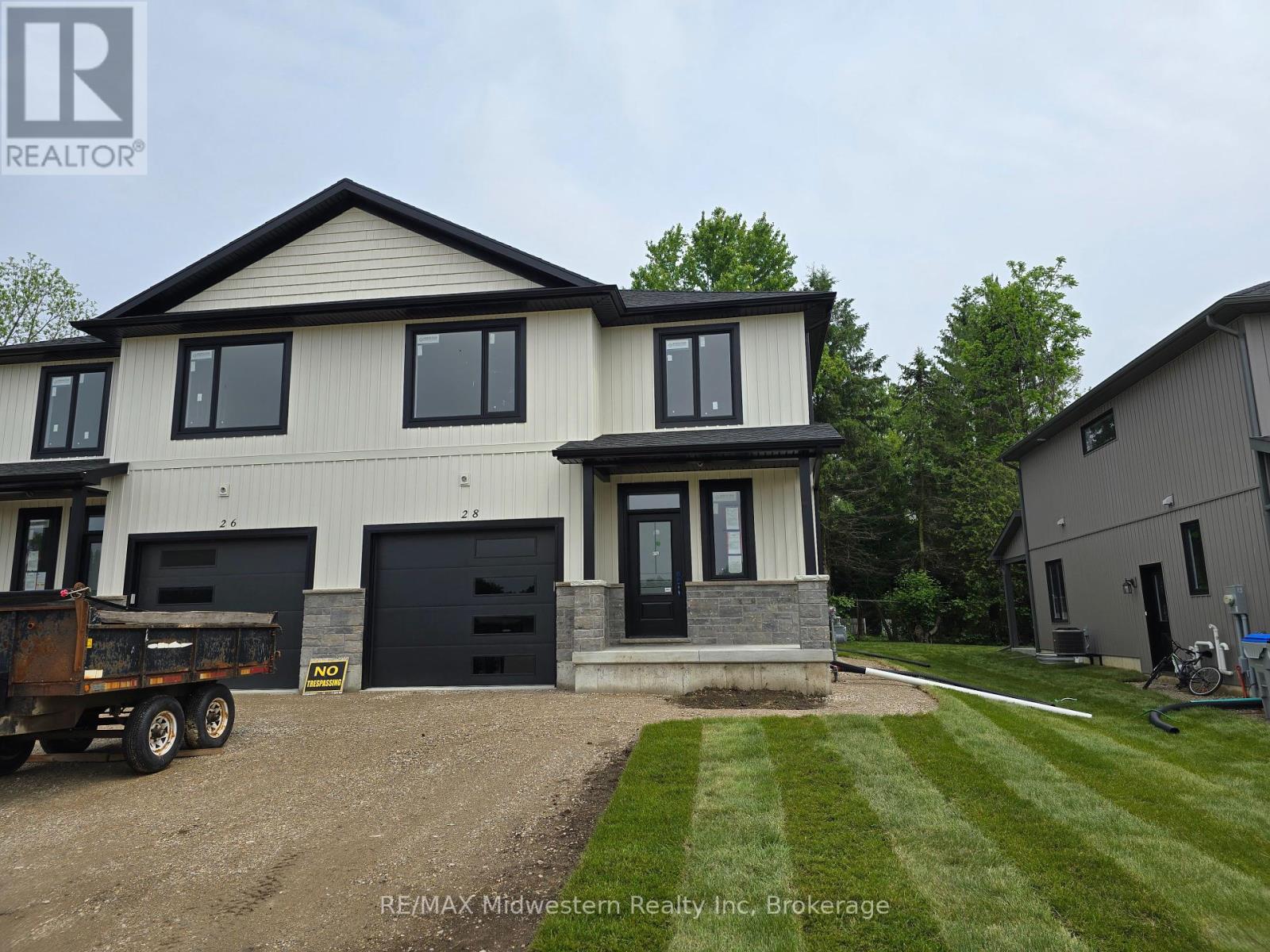 28 Roberts Street N, Huron East, Ontario  N0G 1B0 - Photo 1 - X12200426